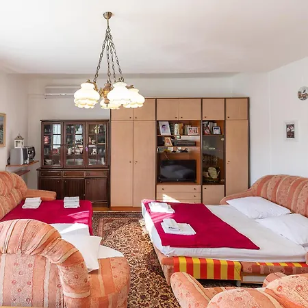 Tinka, No 12 Appartement *